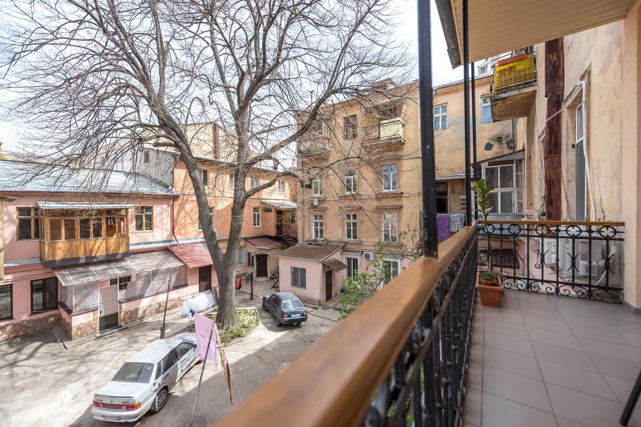 Studio Apartment In Center Of Odesa Exterior foto