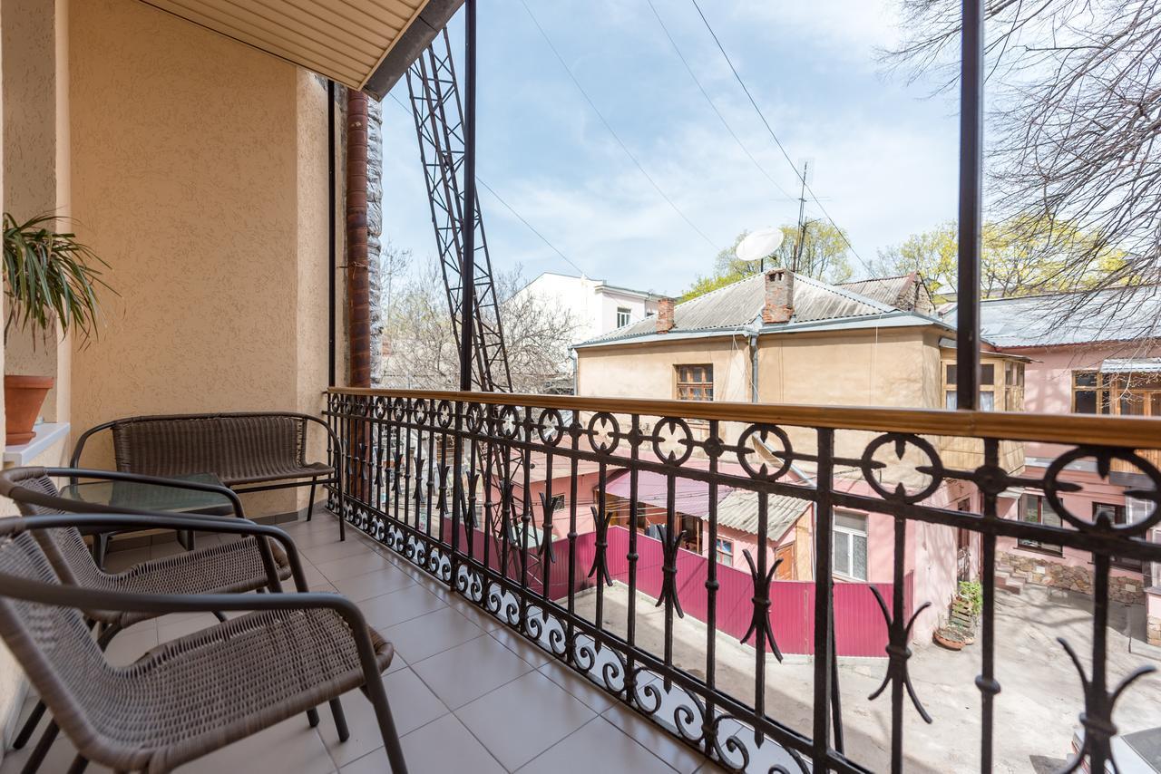 Studio Apartment In Center Of Odesa Exterior foto